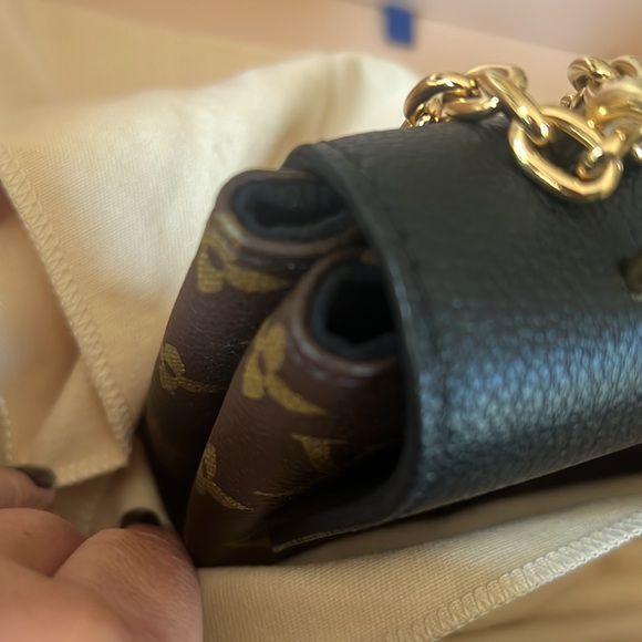 AUTHENTIC LOUIS VITTON. ST. PLACIDE MING NOIR - Picture 5 of 7